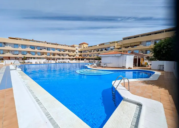 Comfortable 2-bedroom Duplex In Playa Paraiso With Ocean View, Balcony, And Shared Pool *